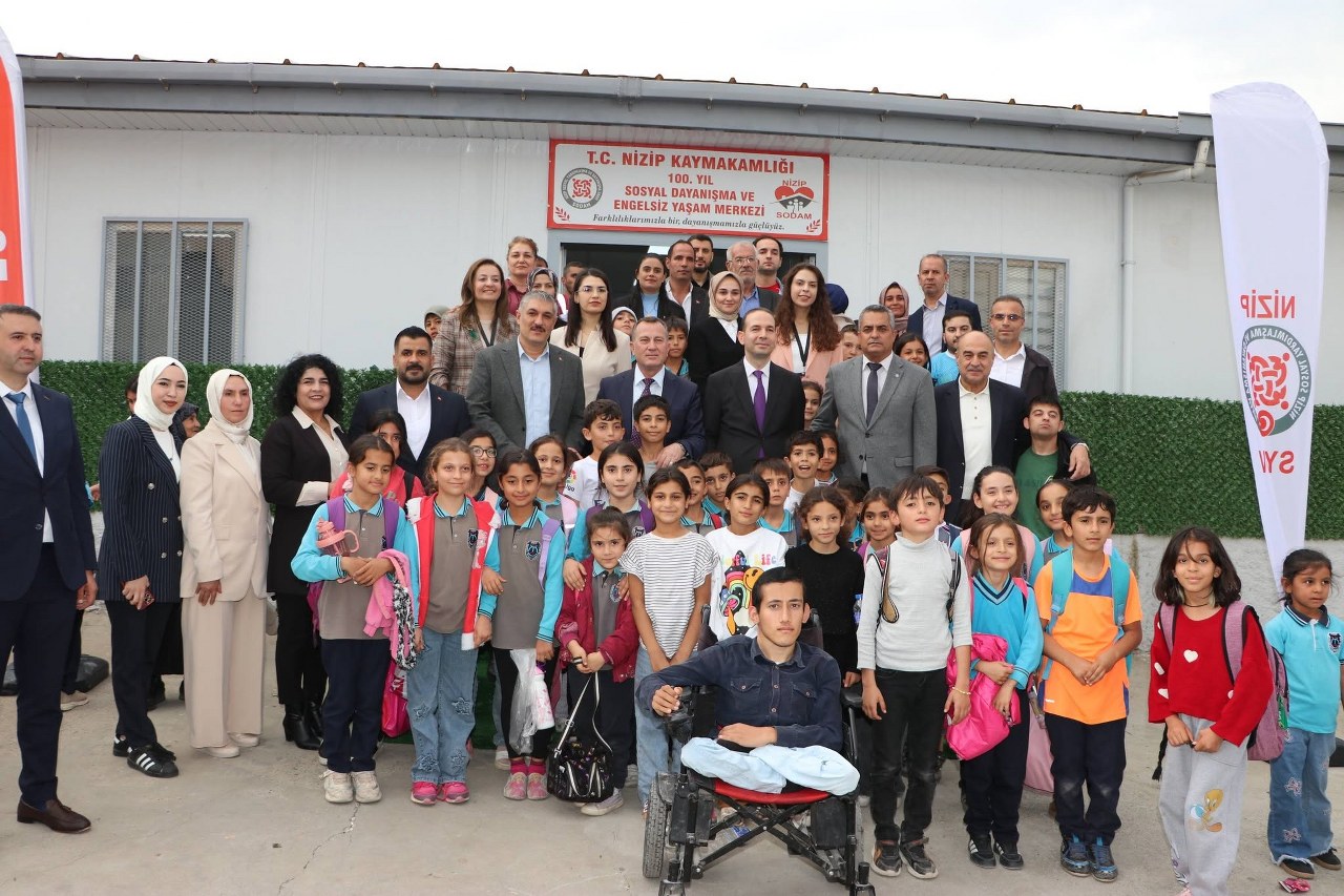 NİZİP’TE ENGELSİZ YAŞAM MERKEZİ COŞKUYLA AÇILDI