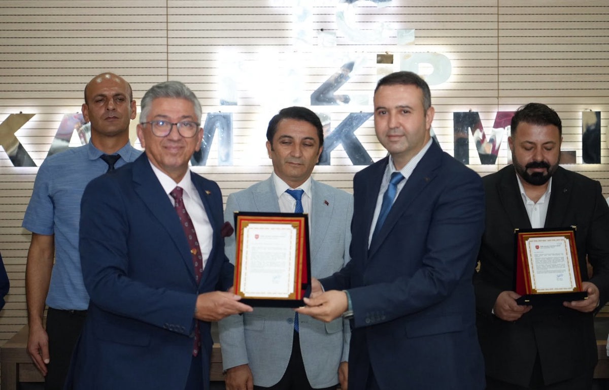 Nizip SYDV'YE Türk Silahlı Kuvvetlerini Güçlendirme Vakfından Teşekkür Plaketi