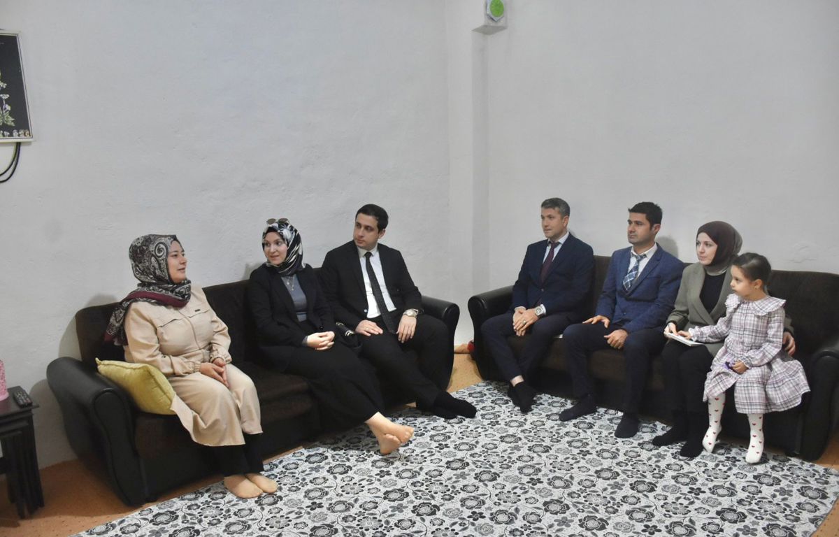 Kaymakamımız Furkan BAŞAR ve Hanımefendi Şeyma BAŞAR Vatandaşlar İle Bir Araya Geldi