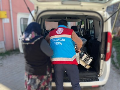Bulancak SYDV Aşevi Projesi kapsamında ihtiyaç sahiplerine sıcak yemek desteği sürüyor.