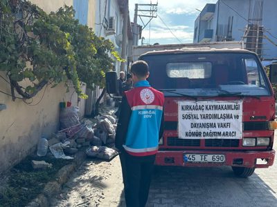 SOSYAL YARDIMLAŞMA VE DAYANIŞMA VAKFI BAŞKANLIĞIMIZ KÖMÜR DAĞITIMINA DEVAM EDİYOR.