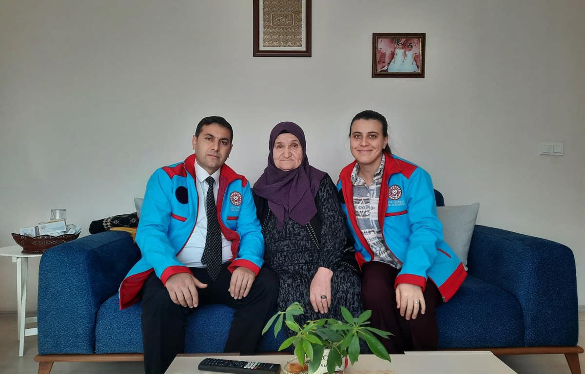 3 Aralık Dünya Engelliler Günü Münasebetiyle Vakıf Müdürümüz Fevzi YURTLU ve Beraberindeki Vakıf Personellerimiz Engelli Vatandaşlarımızı Ziyaret Etti. 