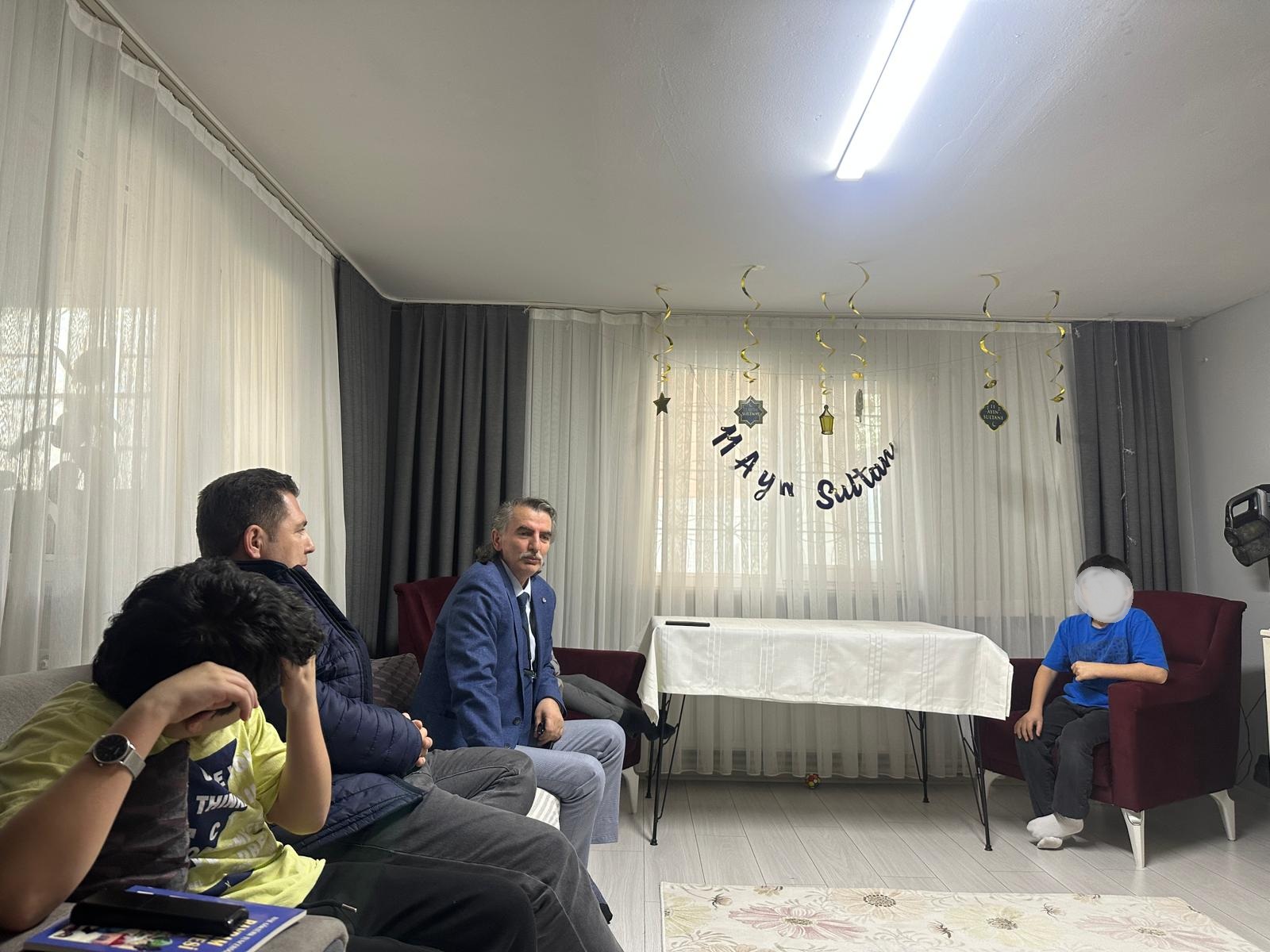GEBZE SOSYAL YARDIMLAŞMA VAKFI İFTARDA AİLELERLE BULUŞUYOR.