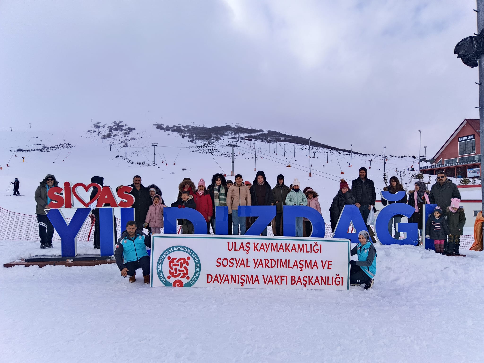 YETİM GÜLERSE DÜNYA GÜLER