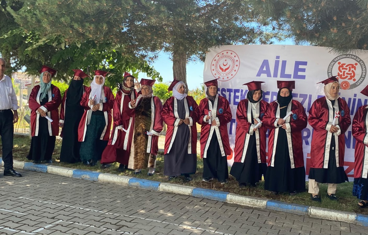 TATVAN ADEM 2'DE MEZUNİYET TÖRENİ 