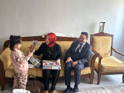 DEPREMZEDE MÜBERRA KOCAOĞLU VE AİLESİNE AİLE ZİYARETİ