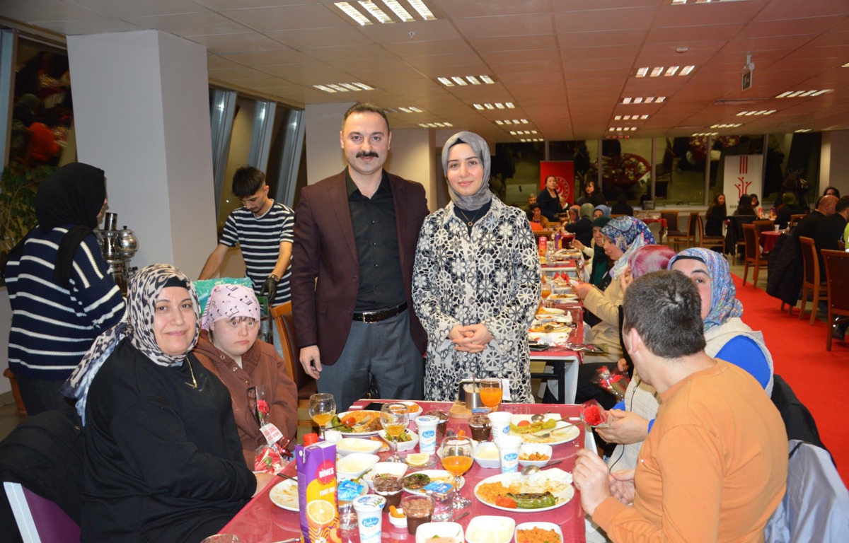 Dünya Yetimler Günü İftar Programı