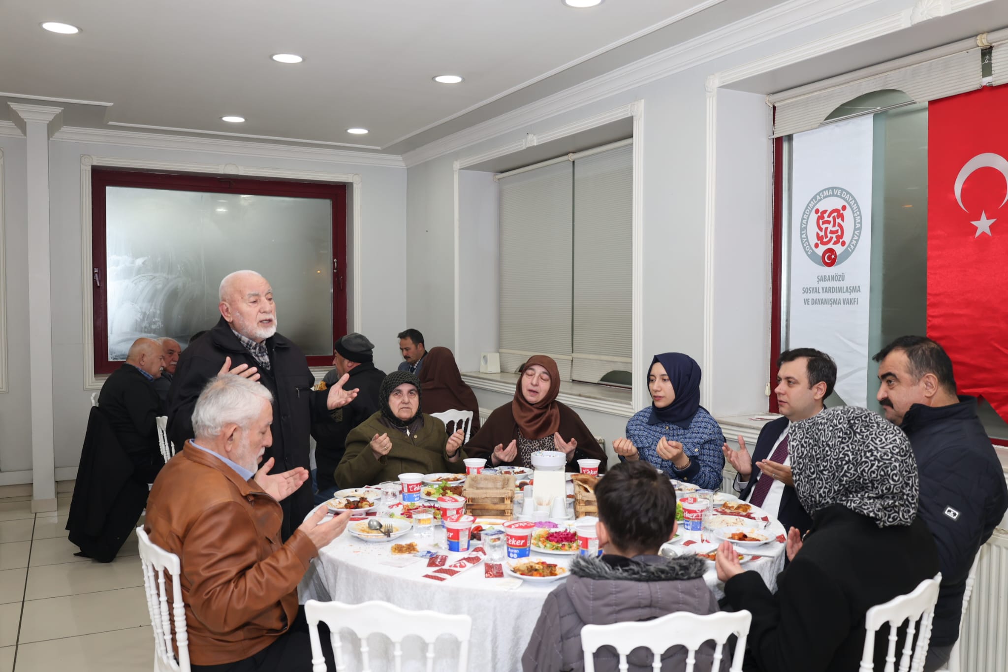 Ramazan Ayı Münasebetiyle Şehit ve Gazi Ailelerine İftar Programı Düzenlendi. 