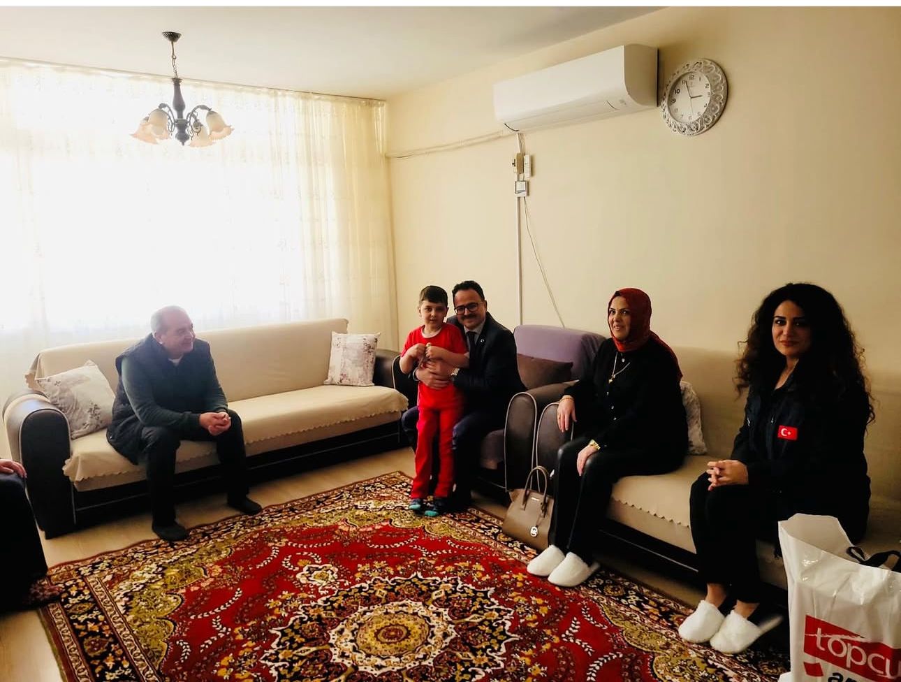 DEPREMZEDE ALİ YILDIRIM VE AİLESİNE AİLE ZİYARETİ