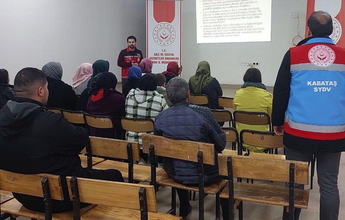 Aile Yılı Kapsamında ''Teknoloji Bağımlılığı'' Eğitimi Kurumumuz Organizasyonunda gerçekleştirilmiştir.
