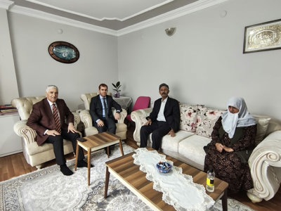 Vefakar Çınarlara Anlamlı Ziyaret: Dünya Yaşlılar Günü’nde Yalnız Bırakmadılar