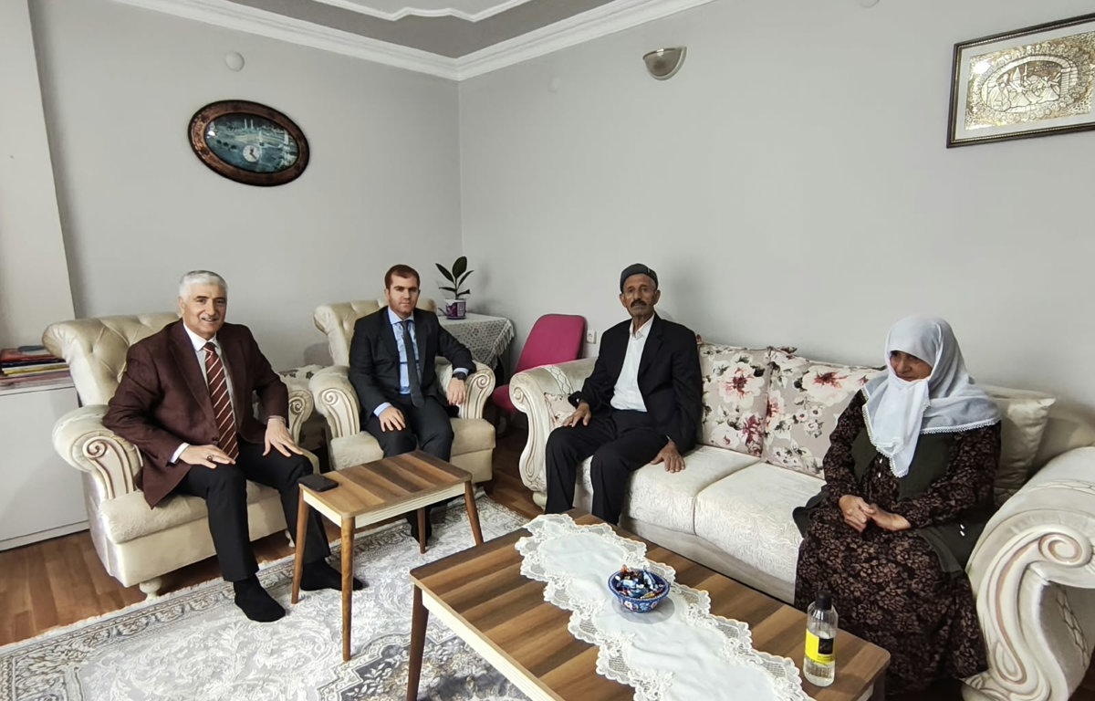 Vefakar Çınarlara Anlamlı Ziyaret: Dünya Yaşlılar Günü’nde Yalnız Bırakmadılar