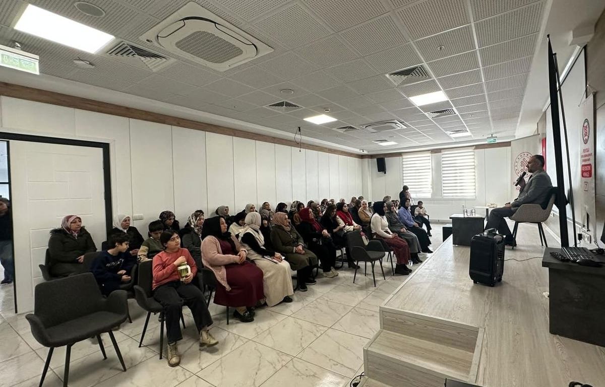 ''Aileyi Ayakta Tutan Değerler ve İslam’da Ailenin Önemi'' Söyleşisi