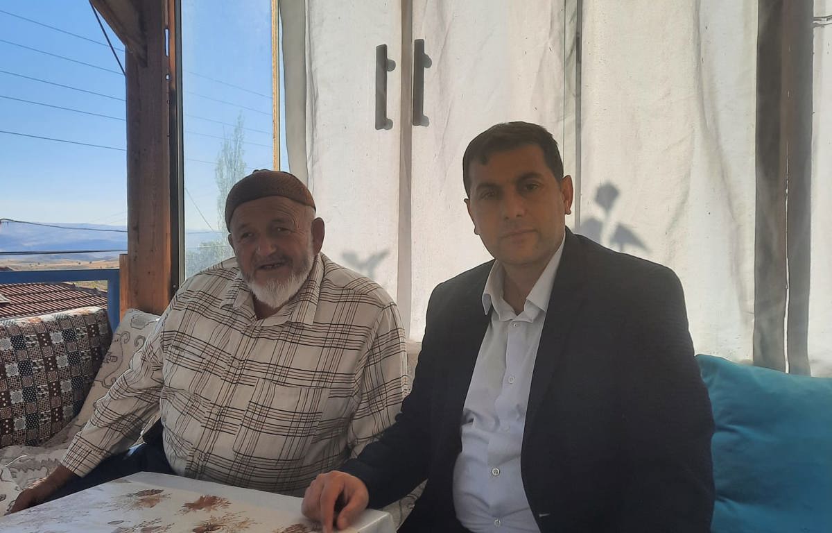 Vakıf Müdürümüz FEVZİ YURTLU, umreye gidecek olan Kıbrıs Gazimiz Hüseyin EKİZ'e ziyarette bulundu. 