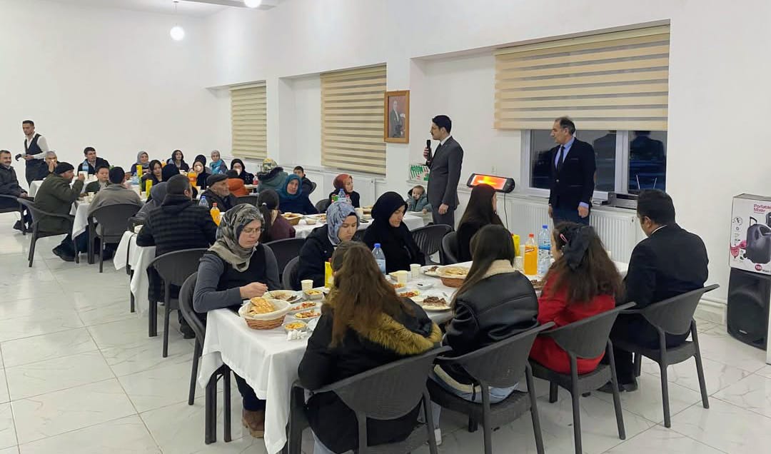 Dünya Yetimler Gününde Gönüller Aynı Sofrada