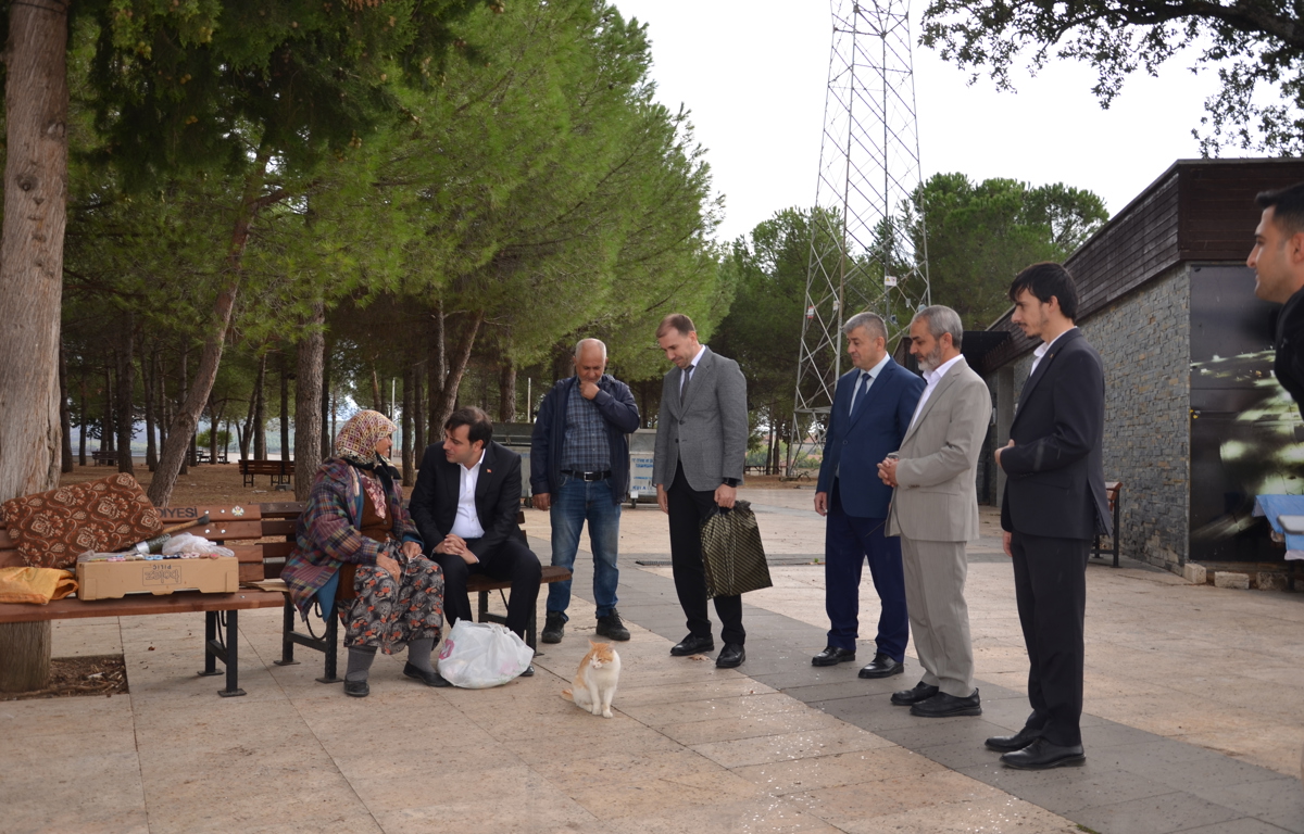 Yaşlılar Gününde Anlamlı Ziyaret