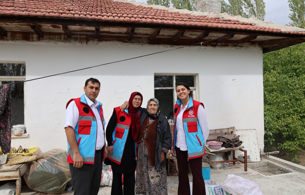 1 Ekim Dünya Yaşlılar Günü olması münasebetiyle ilçemizde bulunan yaşlılarımızı ziyaret ettik. 