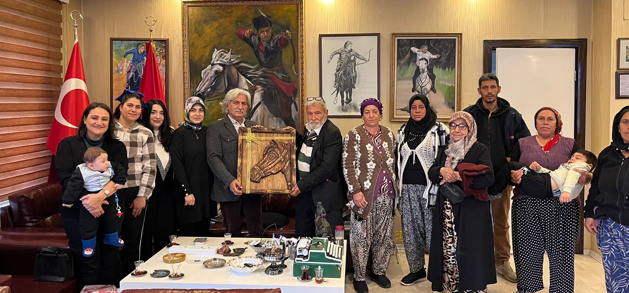 SELİMŞAHLAR MAHALLESİ TOKİ KONUT SAKİNLERİNDEN KAYMAKAM GENEL’E SOSYAL DAYANIŞMA MERKEZİ (SODAM)NİN YENİ HİZMET YERİ İÇİN TEŞEKKÜR ZİYARETİ