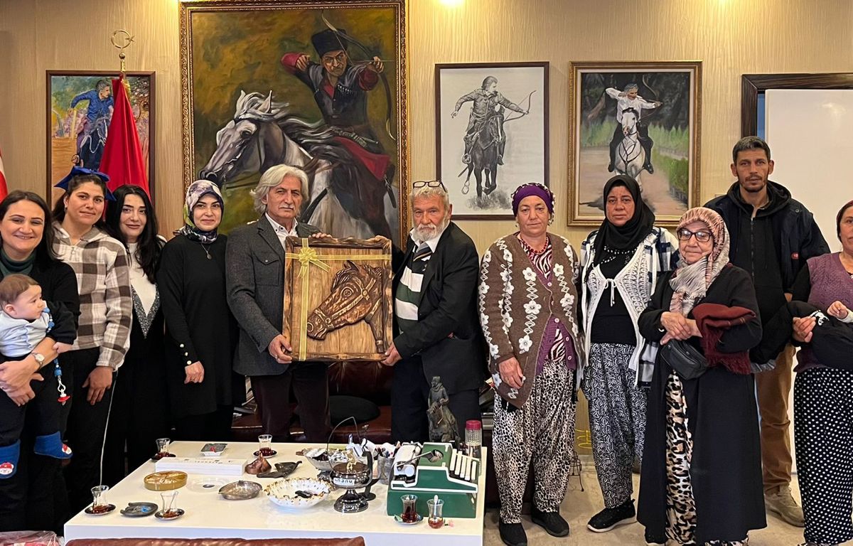SELİMŞAHLAR MAHALLESİ TOKİ KONUT SAKİNLERİNDEN KAYMAKAM GENEL’E SOSYAL DAYANIŞMA MERKEZİ (SODAM)NİN YENİ HİZMET YERİ İÇİN TEŞEKKÜR ZİYARETİ