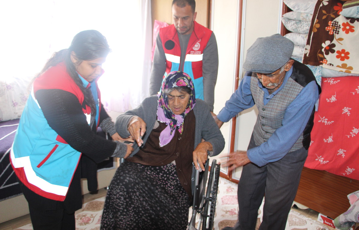 Kiğı SYDV’den VEFA Projesi Kapsamında bakıma muhtaç yaşlı ve engellilere destekler devam ediyor.